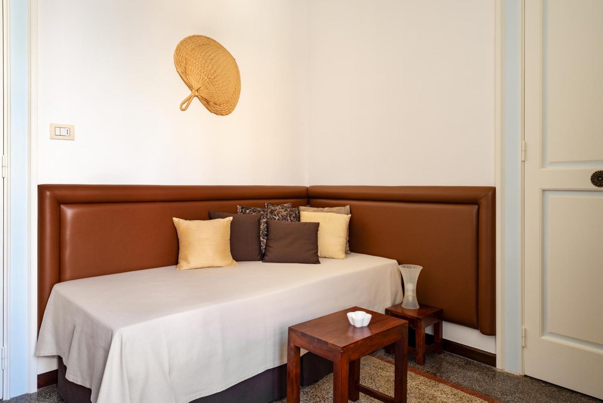 Palazzo De Tomasi B&B Gallipoli Bagian luar foto
