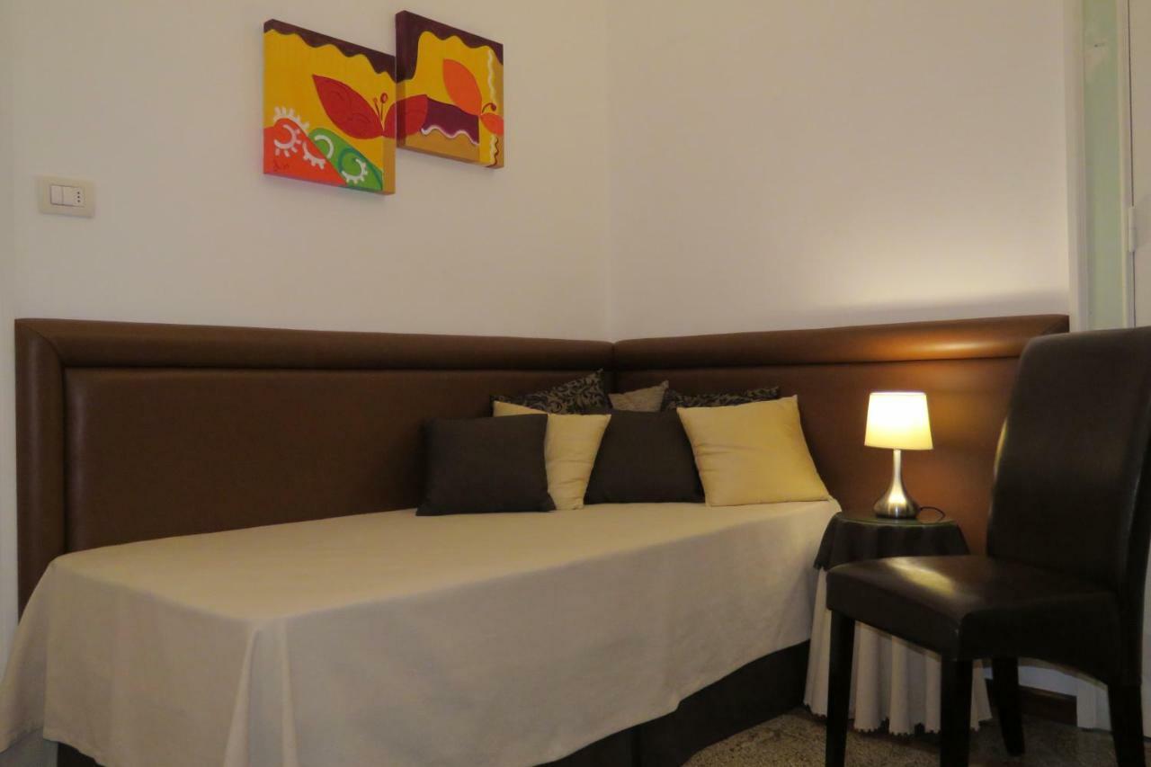 Palazzo De Tomasi B&B Gallipoli Bagian luar foto