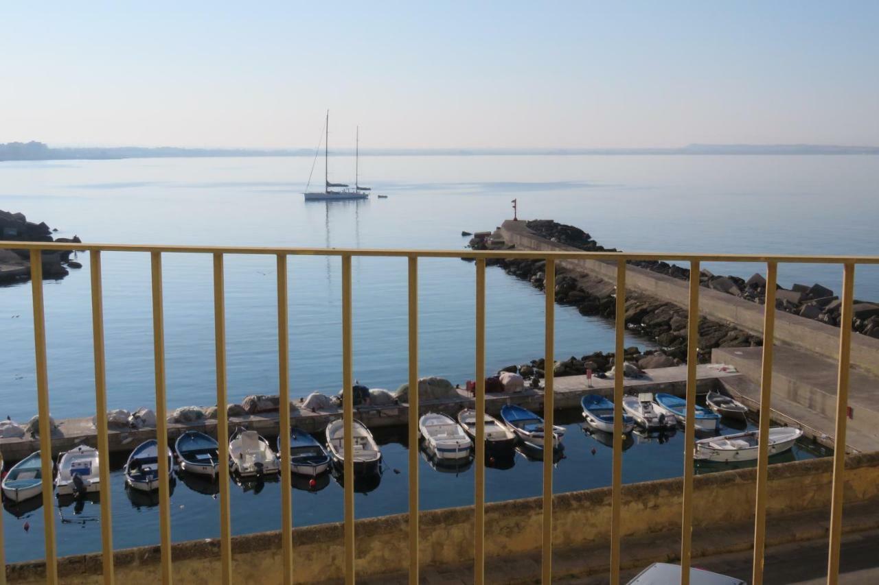 Palazzo De Tomasi B&B Gallipoli Bagian luar foto